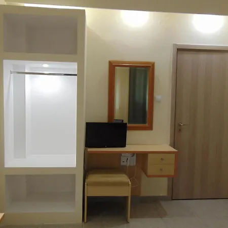 Sweetmar Guestrooms-ground Floor Penzion