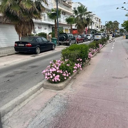 Sweetmar Guestrooms-ground Floor Πανσιόν